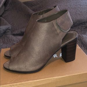 City classified block heels
